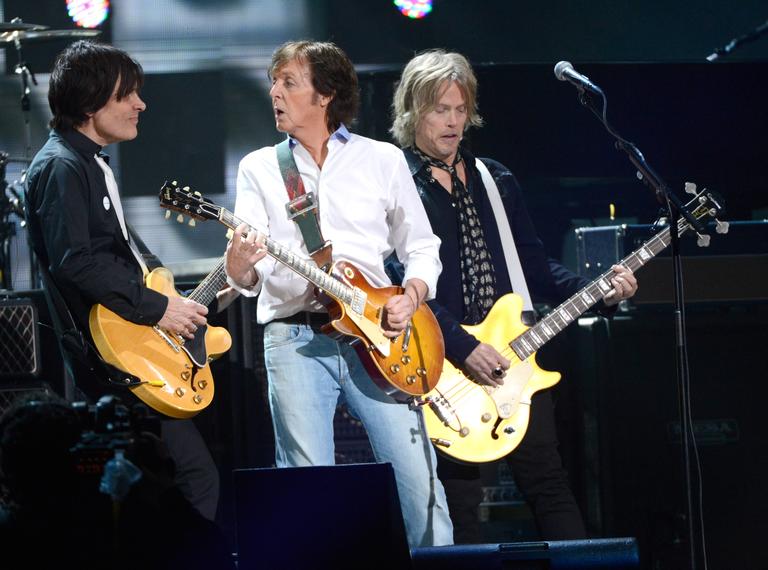 Paul McCartney virou vocalista do Nirvana no show beneficente 12/12/12