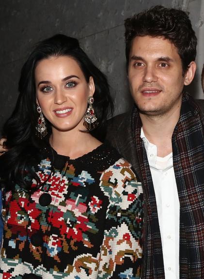 Katy Perry assume namoro com John Mayer em noite de teatro 