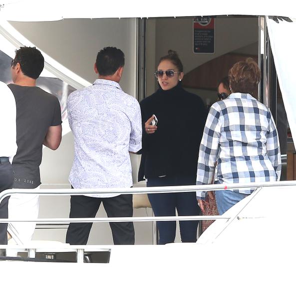 Jennifer Lopez leva família a passeio de barco na Austrália