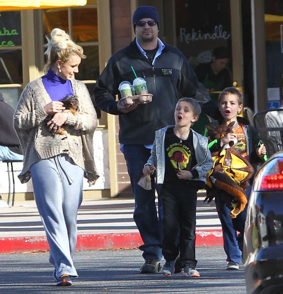 Britney Spears se diverte com os filhos em Los Angeles, Estados Unidos