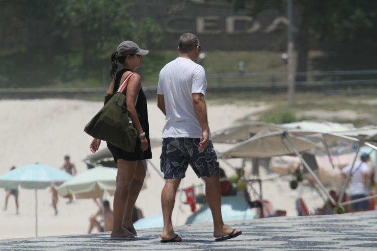 Patrícia Poeta e o marido, Amaury Soares, na praia do Leblon