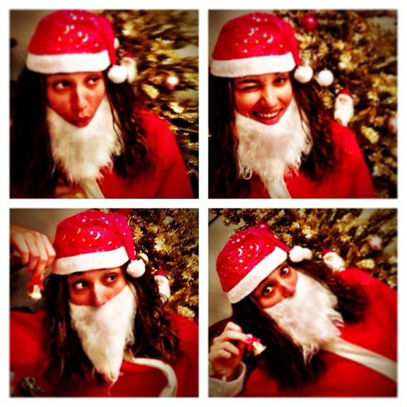 Débora Nascimento se fantasiou de Papai Noel: 