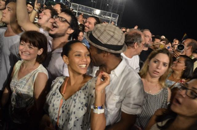 Taís Araújo e Lázaro Ramos namoram em show de Stevie Wonder no Rio