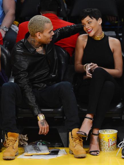 Chris Brown e Rihanna no jogo do Los Angeles Laker