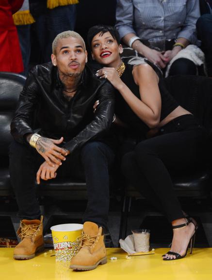 Chris Brown e Rihanna no jogo do Los Angeles Laker