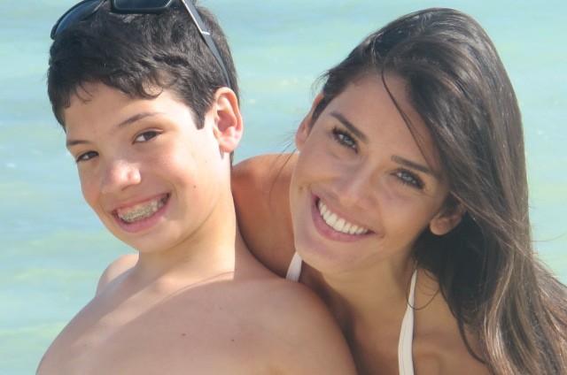 Talula e o filho Gabriel se divertem em Cancún