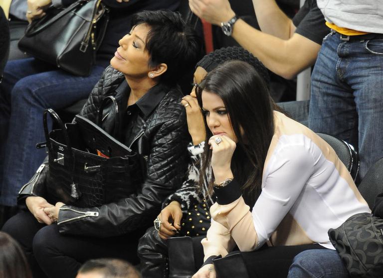 Kardashians vibram em jogo de basquete nos EUA