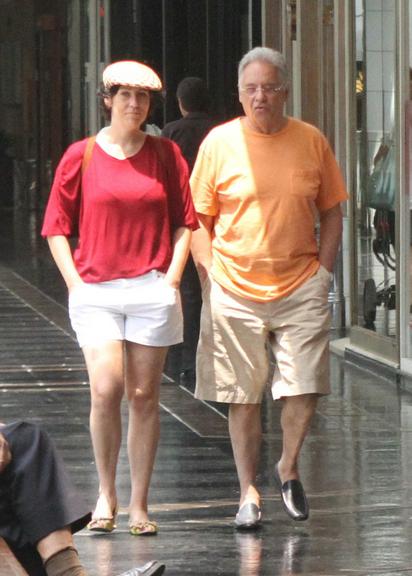 Fernando Henrique Cardoso passeia com a namorada Patrícia Scarlat