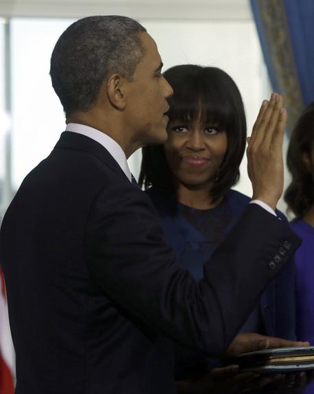 Presidente Barack Obama faz o juramento oficial do seu segundo mandato ao lado da mulher, Michelle