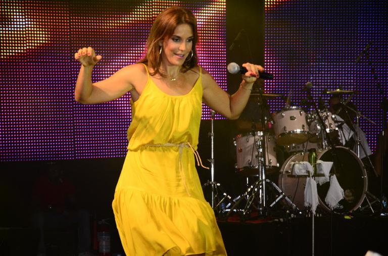 Ivete Sangalo canta e dança com Léo Santana