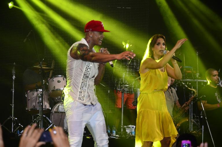 Ivete Sangalo canta e dança com Léo Santana