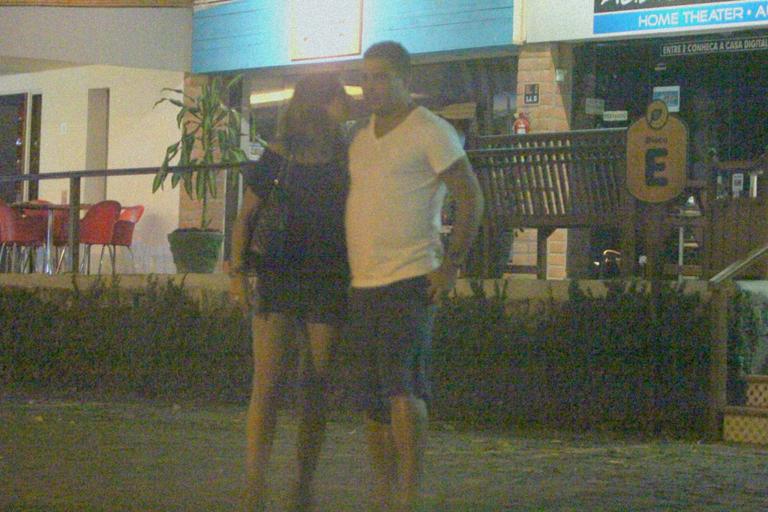 Ronaldo e Paula Morais circulam na noite carioca