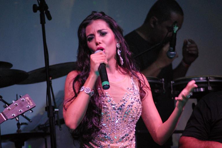 Camilla Castro faz show em São Paulo
