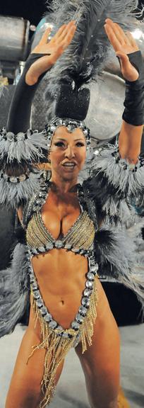 Sabrina Sato arrasando em desfile da Gaviões da Fiel em 2009