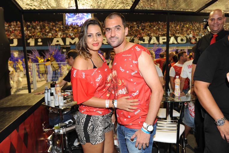 Danilo, jogador do Corinthians, e esposa