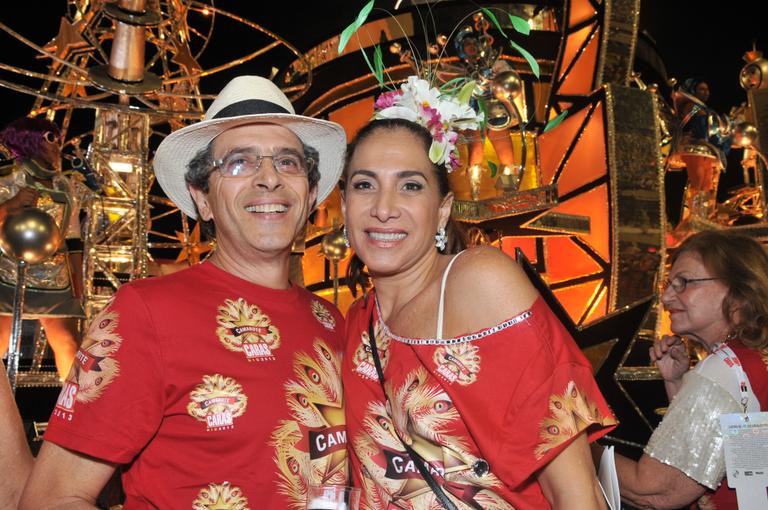 Totia Meireles e Jaime Rabacov conferem a última noite de carnaval no Camarote CARAS