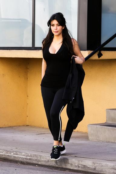 Grávida, Kim Kardashian se exercita em Los Angeles, Estados Unidos