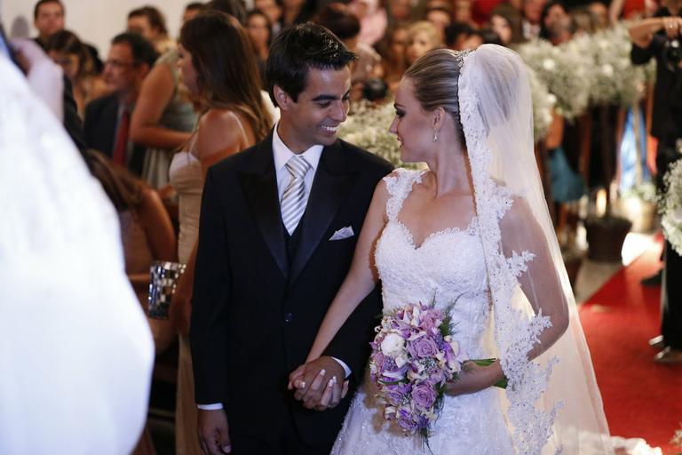 Ex-paquita Thalita Ribeiro se casa com Patrick de Oliveira