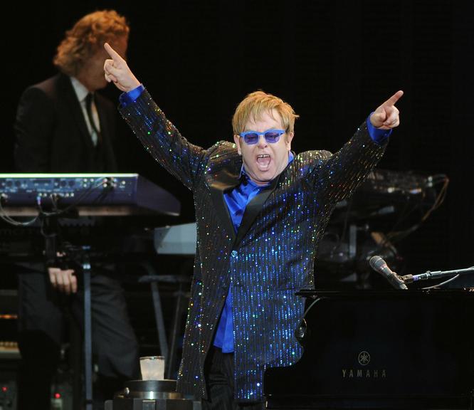Elton John faz show em São Paulo