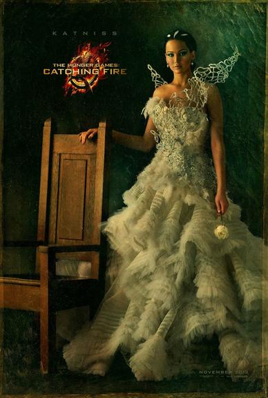 Jennier Lawrence é Katniss Everdeen em 'Jogos Vorazes: Em Chama'