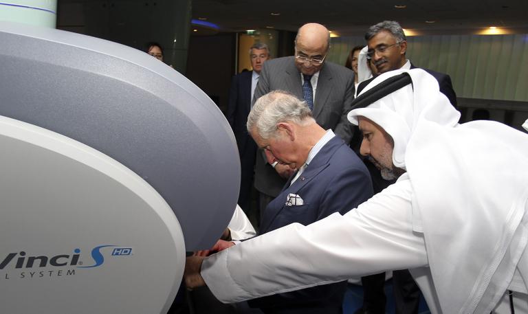 Príncipe Charles vai a centro tecnológico no Catar