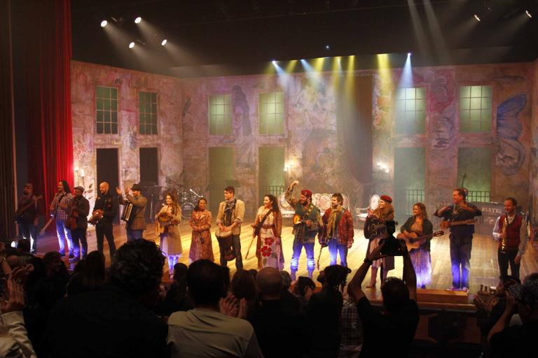 Milton Nascimento recebe homenagem no teatro com 'Milton Nascimento - Nada Será Como Antes - O Musical'