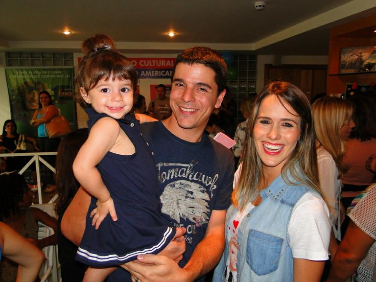 Diogo Boni e Fernanda Pontes com a pequena Malu