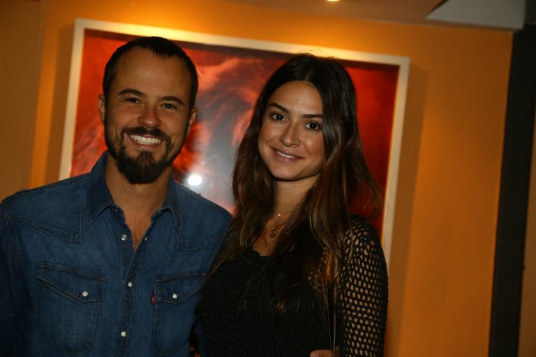 Paulo Vilhena e Thaila Ayala