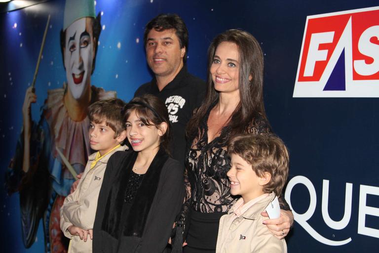 Carla Vilhena com o marido, Carlos Monnerat, e os filhos Pedro, Clarissa e Marcelo