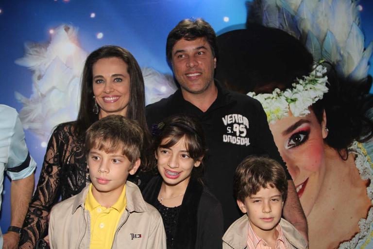 Carla Vilhena com o marido, Carlos Monnerat, e os filhos Pedro, Clarissa e Marcelo