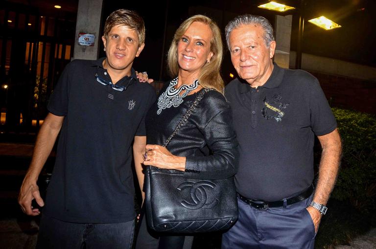 Helô Pinheiro com o filho Júnior e o marido, o empresário Fernando Pinheiro