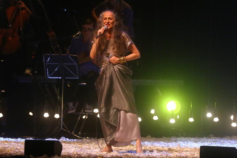 Maria Bethânia se apresenta no Rio