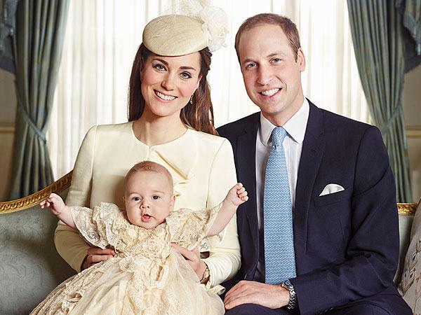 Família real mostra as fotos oficiais do batizado do príncipe George