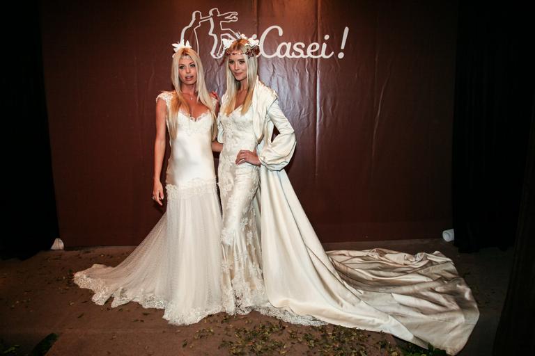 Gianne Albertoni e Caroline Bittencourt desfilam com vestido de noiva