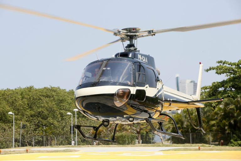Queen Latifah passeia de helicóptero no Rio de Janeiro