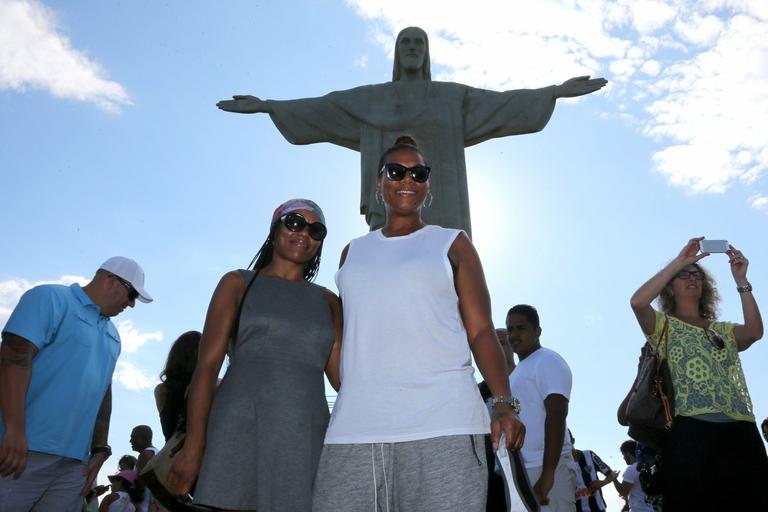 Queen Latifah visita Cristo Redentor no Rio