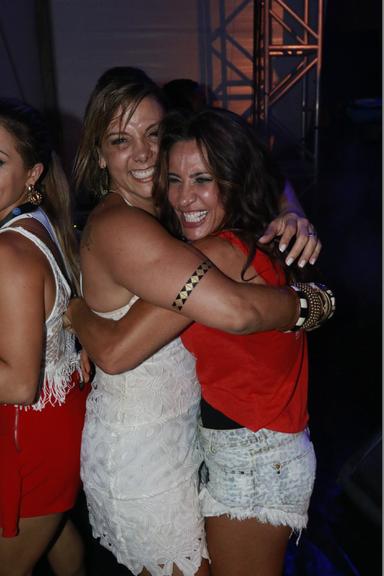 Carla Perez e Scheila Carvalho se esbaldam na folia em Salvador
