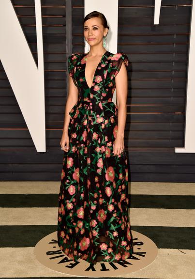 Rashida Jones chega para a festa pós Oscar promovida pela revista Vanity Fair