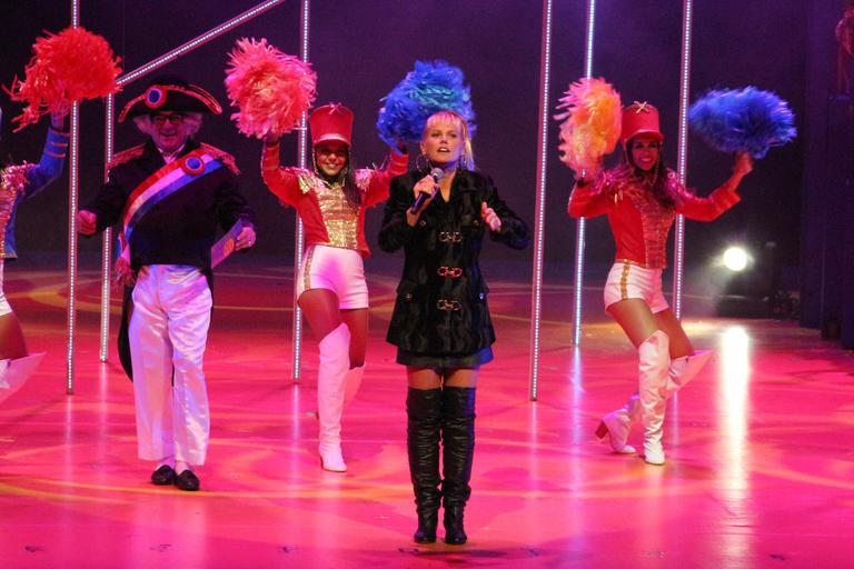 Xuxa participa de Chacrinha, O Musical
