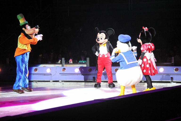 Famosos levam os filhos ao espetáculo Disney On Ice no Rio de Janeiro