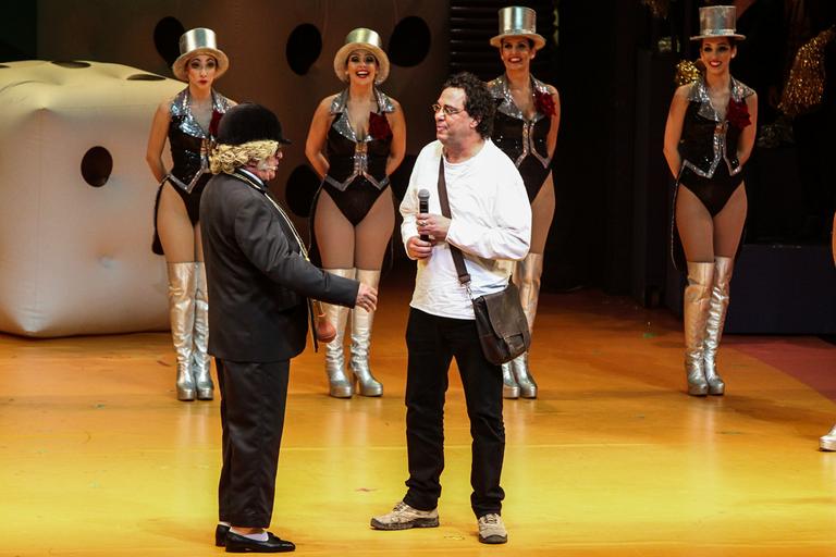 Após deixar hospital, Casagrande participa do espetáculo 'Chacrinha, o Musical'