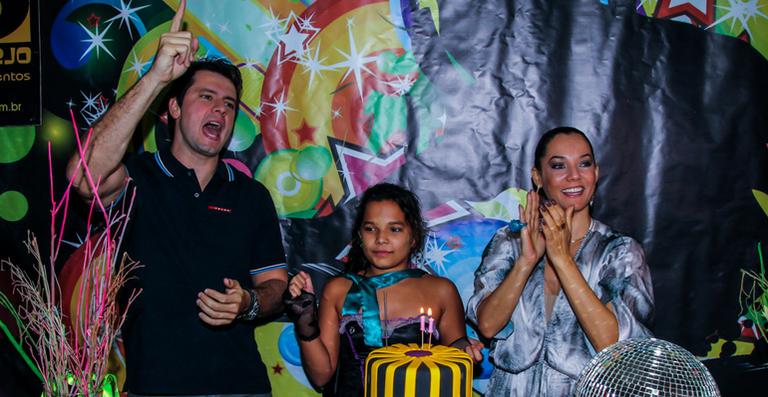 Mônica Carvalho reúne amigos e familiares na festa de 11 anos da filha, Yaclara