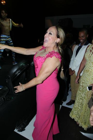 Susana Vieira dança funk em festa de lançamento da novela A Regra do Jogo