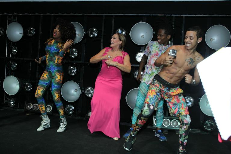 Susana Vieira dança funk em festa de lançamento da novela A Regra do Jogo