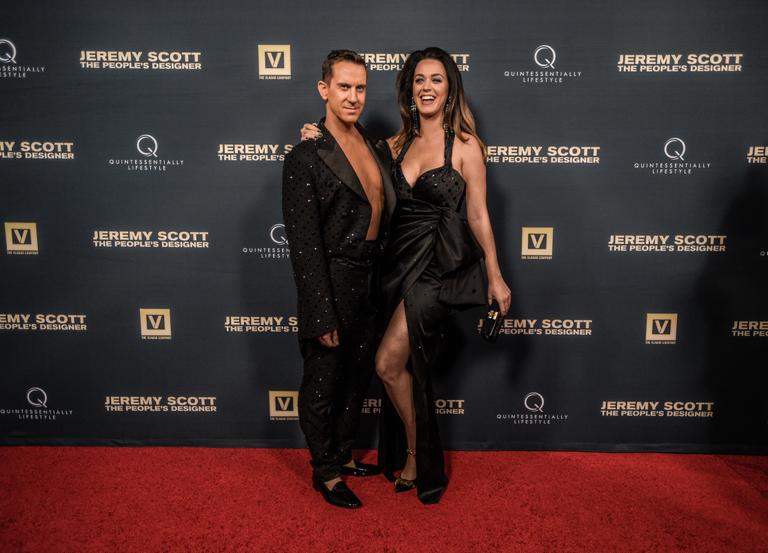 Katy Perry e Jeremy Scott em noite de red carpet