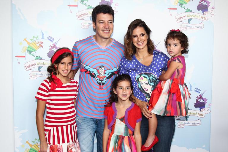 Rodrigo Faro curte feira de moda infantil ao lado da família