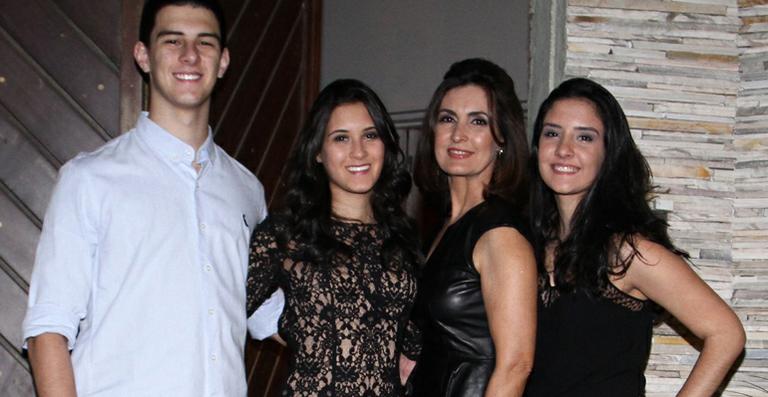 Fátima Bernardes faz festa de aniversário com família e amigos