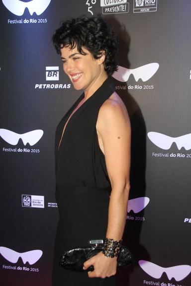 Ana Paula Arósio posa sorridente no Festival de Cinema do Rio de Janeiro