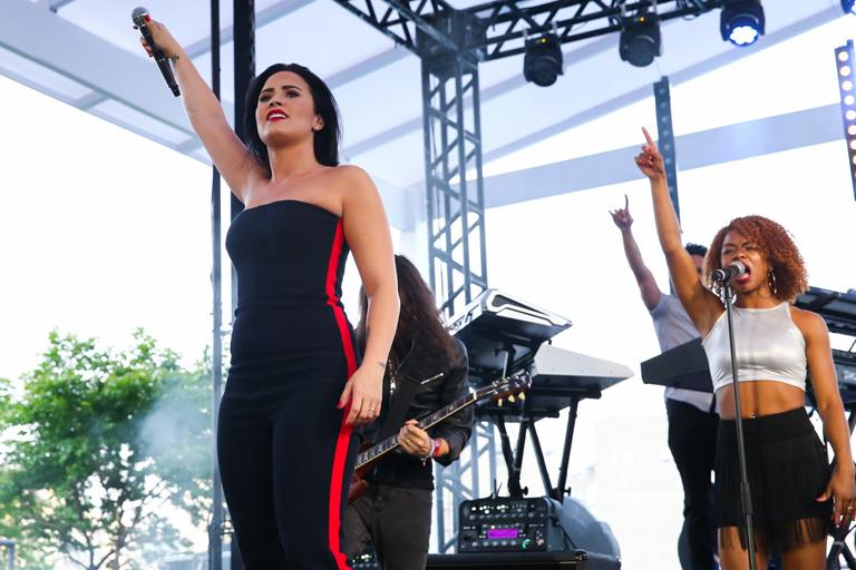 Demi Lovato faz show fechado em São Paulo
