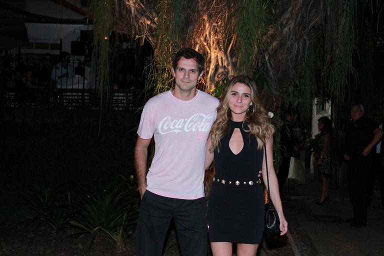 Giovanna Antonelli e Leonardo na festa de Piny Montoro no Rio